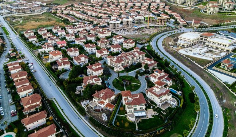 فلل بإطلالة بحرية في بيلك دوزو  مشروع كاليون مارينا Kalyon Marina