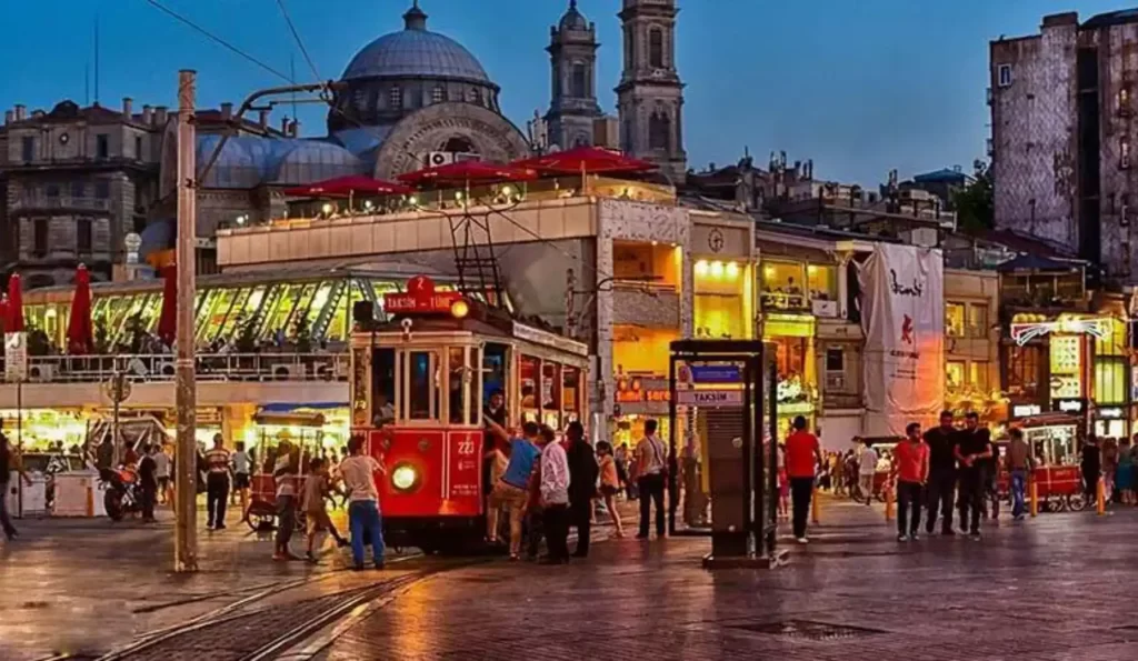شارع الاستقلال مدينة اسطنبول في تركيا Istanbul
